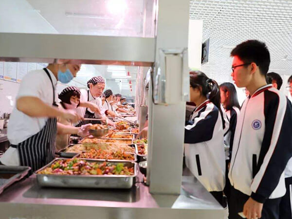 食堂承包：怎么注重食品安全，吃上放心飯菜？